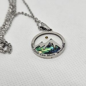 "Your faith can move mountains" necklace NWT Unisex piece